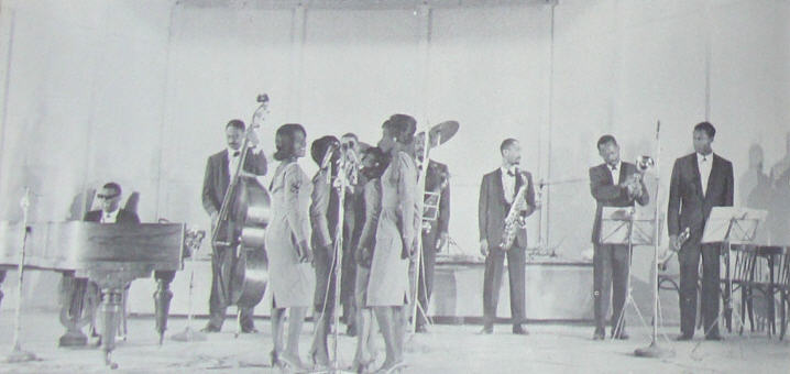 Concert+-+Antibes,+Ray+Charles,+Orchestra,+Raelettes,+from+1962+souvenr+brochure+-+1961.jpg